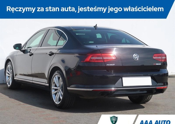 Volkswagen Passat cena 58000 przebieg: 230421, rok produkcji 2015 z Świnoujście małe 191